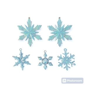 Gorgeous blue resin snowflakes